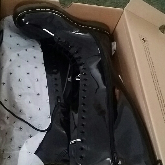 BRAND NEW!! TALL BLACK PATENT BOOTS - Picture 4 of 4